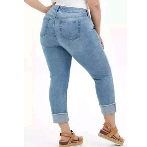 Torrid Vintage Stretch Mid Rise Raw Hem Crop Boyfriend Jeans Size 12 - Picture 8 of 14